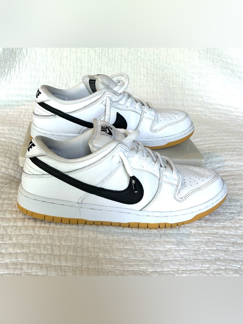 BARELY WORN Nike SB Dunk Low Sneakers Sz9 White/Blk/Light Brown Sole CD2563-101